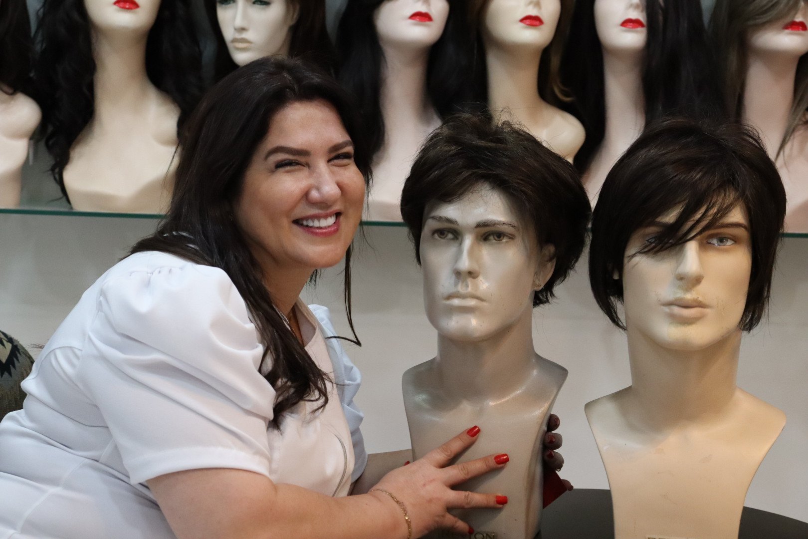 Cristina Orosa con prótesis masculinas y femeninas · portafolio para los dos públicos